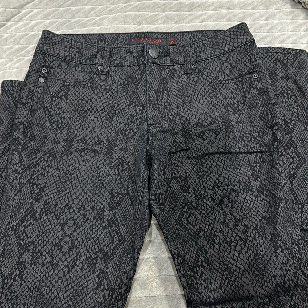 Liverpool size 6 snake-print straight leg jeans